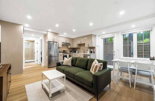 Dunbar House | Brand-New Luxury 2BR Dunbar Suite | Sleep 4 | Near UBC, Parks, Beaches & Shops