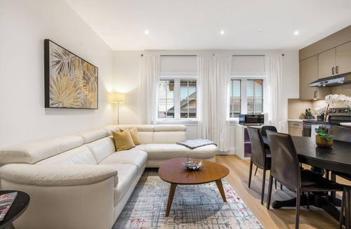 Dunbar House | Brand-new Luxury Dunbar 4BR Home | Sleeps 10 | Near UBC, Parks, Beaches & Shops