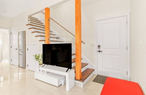 Hastings House | Brand-New Private 2BR Laneway Home