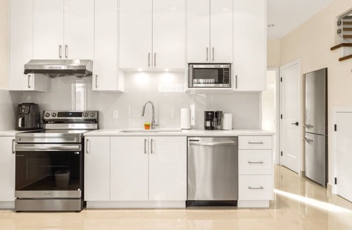 Hastings House | Brand-New Private 2BR Laneway Home