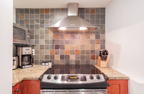 Whistler Village Condo | Breathtaking ski-in/out on Main Village stroll | AC
