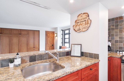 Whistler Village Condo | Breathtaking ski-in/out on Main Village stroll | AC