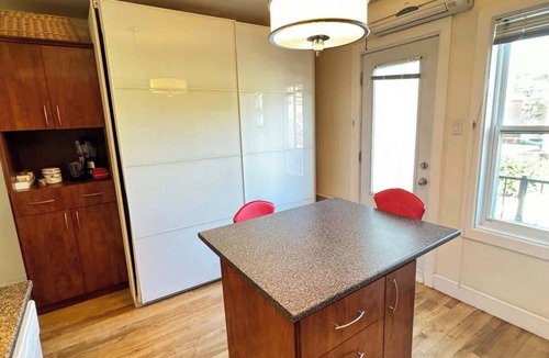 Rosemont-La Petite-Patrie Apartment | Bright 1BR Apartment in Rosemont Balcony