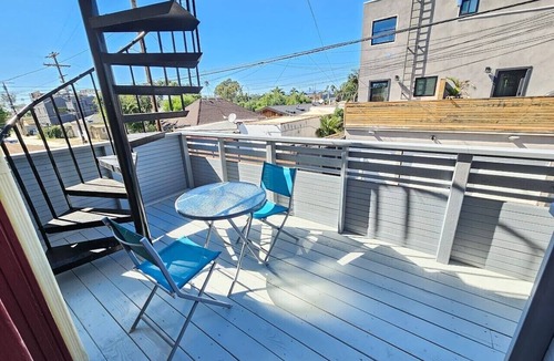 Venice Apartment | Bright 2 Bed Venice Loft