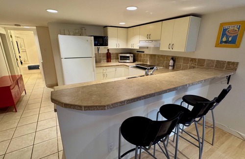 Riley Park House | Bright 2 Bedroom Guest Suite Near Main Street