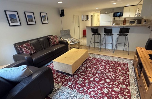 Riley Park House | Bright 2 Bedroom Guest Suite Near Main Street