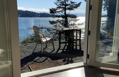 Sooke House | Bright 2 bedroom upper floor oceanfront retreat! Winter monthly rates