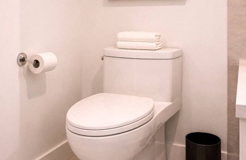 Downtown Toronto Apartment | Bright 2BR City Retreat at Mutual Street