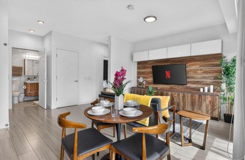 Downtown Vancouver Apartment | Bright 2BR West End Apartment Close to Beaches