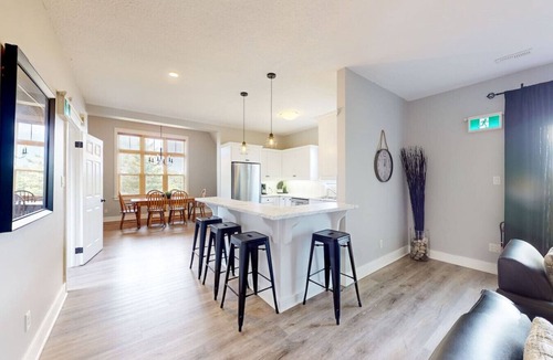 The Blue Mountains Condo | Bright 3BDR Condo Near Blue | Dog Friendly