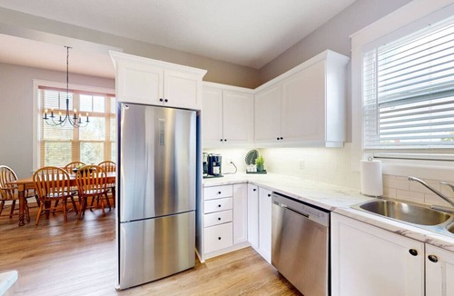 The Blue Mountains Condo | Bright 3BDR Condo Near Blue | Dog Friendly