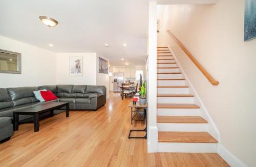Quincy House | Bright 3BR Quincy Townhouse w Laundry, Bathtub & Near Red Line 41