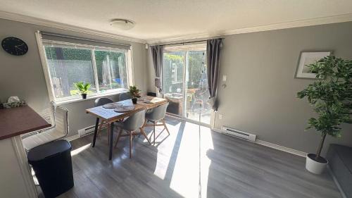 Steveston House | Bright and Cozy Modern Suite in Steventon Richmond