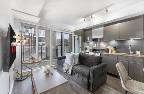 Downtown Toronto Apartment | Bright City 2BR Escape in Central Toronto