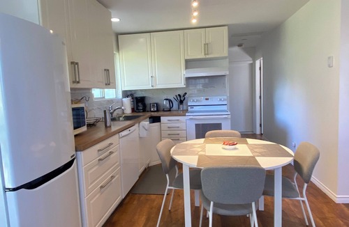 Central Lonsdale House | Bright&Comfortable Upper Floor|Convenient Location