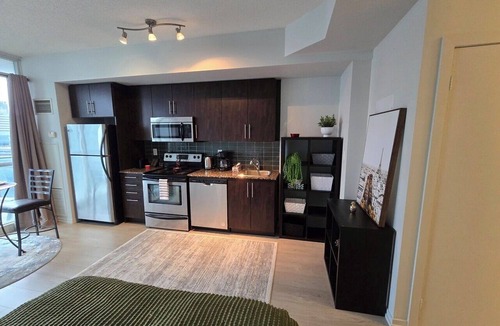 Central Waterfront Condo | Bright condo on 39th floor with skyline views from large balcony