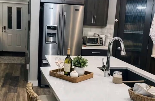 Calgary House | Bright Corner House 3BR Near Airport