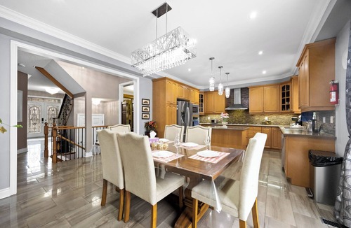 Brampton House | Bright & Cozy Detached Home ~ Sleeps 8 ~ 3.5 Baths