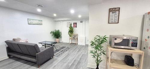 Steeles House | Bright & Cozy Rooms with Privated Bathrooms in Toronto
