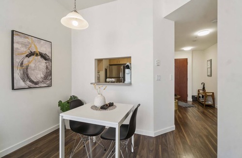 Downtown Vancouver Apartment | Bright Downtown 1BR, Balcony, City Views & Parking