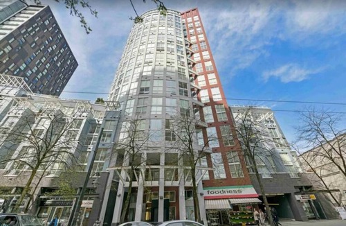 Downtown Vancouver Apartment | Bright Downtown Loft | City Views & Parking