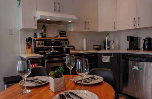 Mirabel Apartment | Bright Home with Balcony - 15 min to Premium Outlets