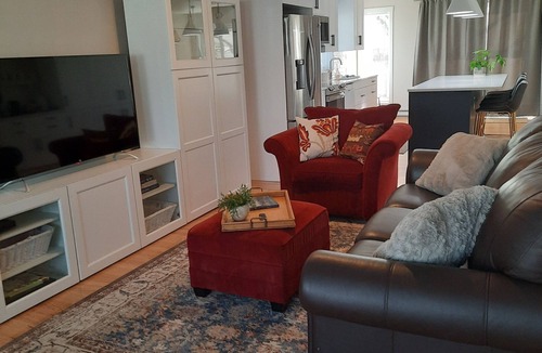 Regional District of Nanaimo House | Bright, modern rancher. Private and centrally located.