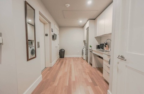 Back Bay Apartment | Bright Newbury Street 1 Bedroom Apartment