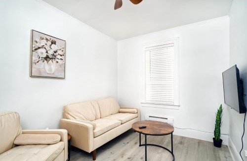 Bridgeview Apartment | Bright Quiet One Bedroom Apartment