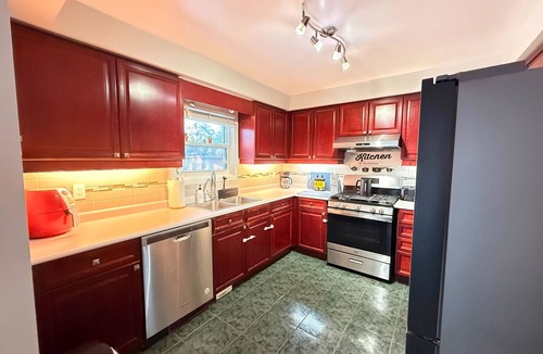 Brampton House | Bright & Roomy 3BR Suburb Stay Near Lake of Dreams