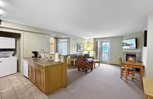 East Kootenay Apartment | Bright Ski-In/Ski-Out Polaris Lodge Condo