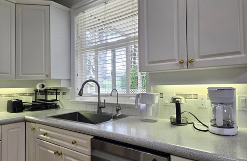 South Surrey House | Bright & Spacious Estate