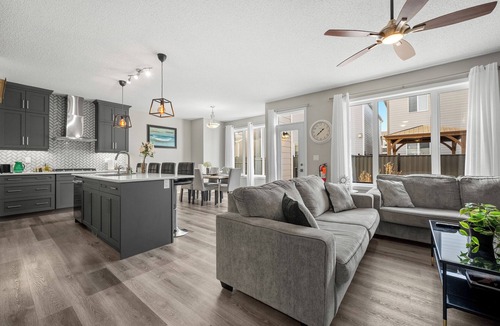 Southwest Calgary House | Bright & Spacious Family Retreat