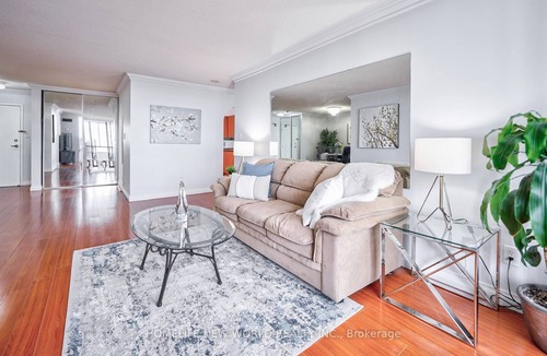 Steeles Condo | Bright specious 3 bedrooms condo close to amenities