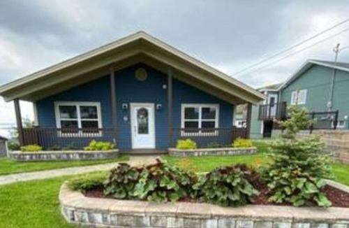 Upper Island Cove House | Bright Upper Island Cove Home/Cathedral Ocean View