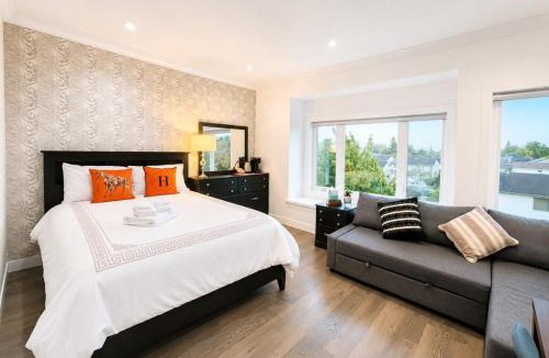 Seafair House | Bright View Home near YVR & Parking