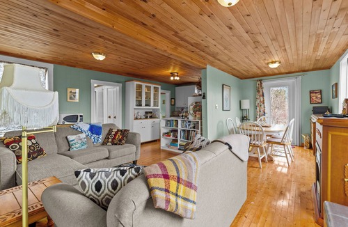 Brigus House | Brigus Cottage Parking, Fire Pit & Garden