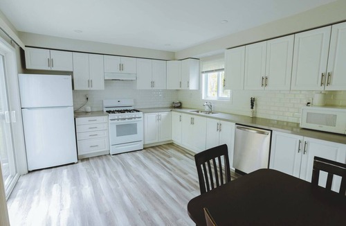 Bobcaygeon Cottage | Brookie Cottage - 4-Bedroom - Family Friendly