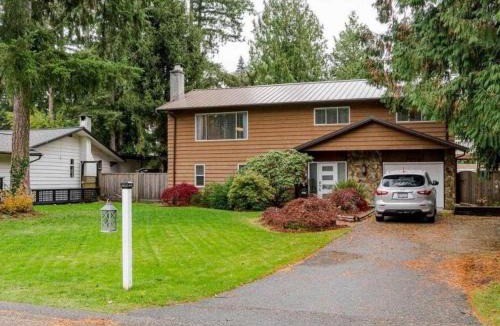 Langley House | Brookswood Oasis - Guest suite,1 bedroom,1 den & 1 full bathroom