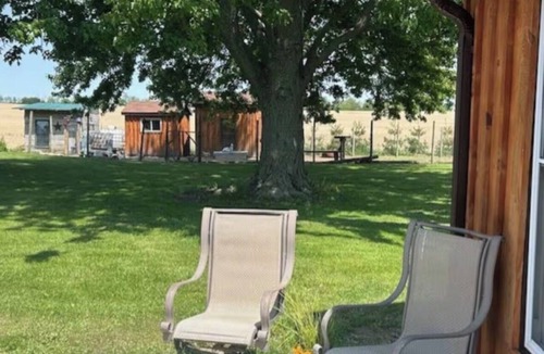 Malahide Cabin | Brown's Rustic Country Bunkie