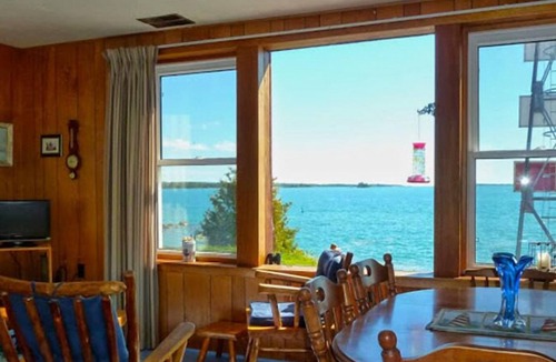 Bruce Mines Cabin | Bruce Bay Cottages & Lighthouse