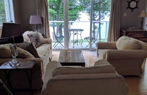 Selwyn House | Buckhorn Lake Waterfront Cottage |Wood burning lakeside Sauna, campfire - FIFA