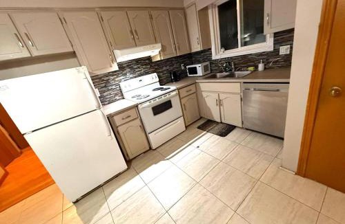 Grand River South House | BUDGET BNB IN KITCHENER-WATERLOO-15 PERCENT OFF ON 2ND DAY-Hurry!