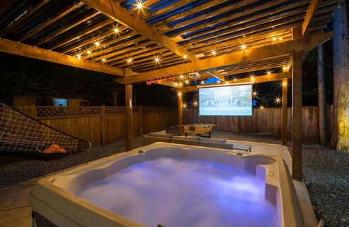 Langley House | Bunny Bliss - Lower Level, HotTub, FirePit,Theatre