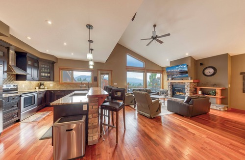 East Kootenay House | Residences 2 Bedroom Selkirk Townhome: Unit 17