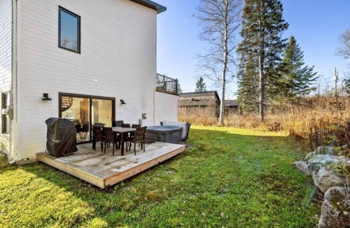 Saint Ferreol les Neiges House | Chalet Koselig | Hot Tub |8 Guests |5 min Ste-Anne