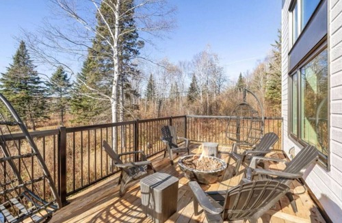 Saint Ferreol les Neiges House | Chalet Koselig | Hot Tub |8 Guests |5 min Ste-Anne