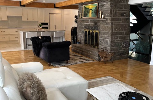Labelle House | Lakefront Luxury Chalet Familia, Private Waterfront
