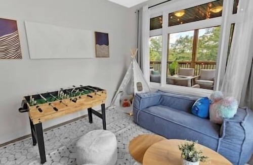 Dwight House | Northern Lights Muskoka w/Hot Tub & Pool Table