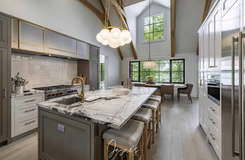Gravenhurst Cottage | 8 bed 8 bath cottage on Morrison Lake